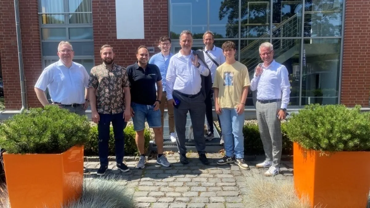 v.l. Markus Heynckes, Slawa Ditzel, Paul Kalisch, Kevin Bolleßen, Dr. Günter Krings, Dr. Hans Peter Schlegelmilch, Jan Heynckes und Jürgen Steinmetz
